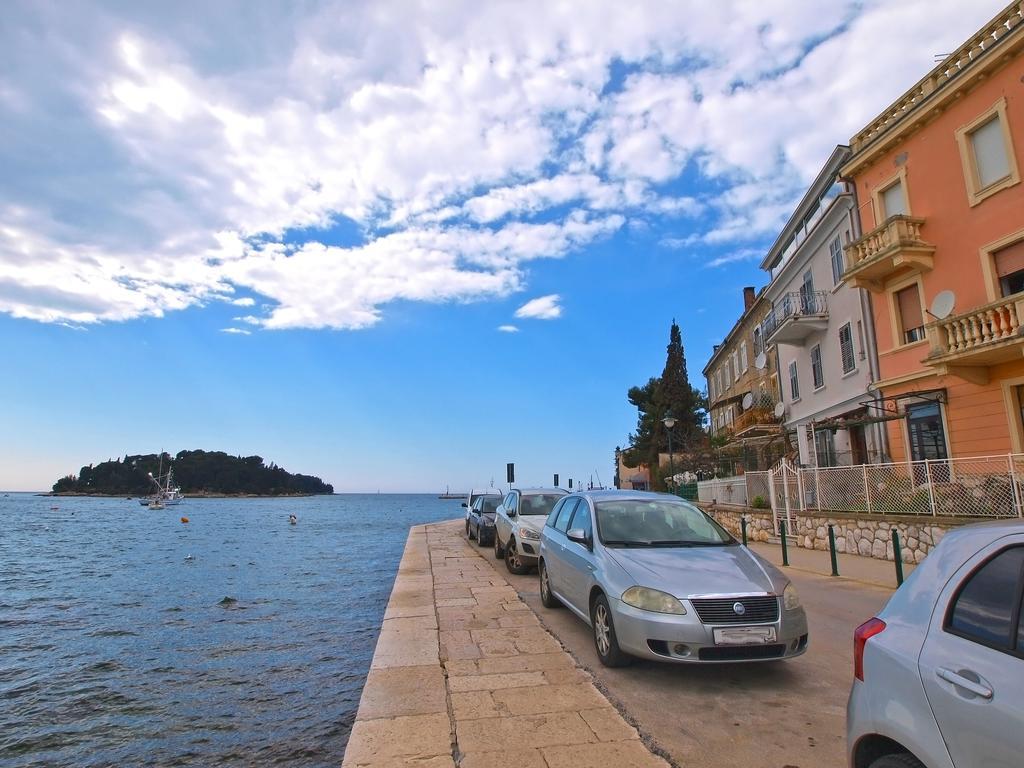 Apartments By The Sea 1050 Rovinj Exterior foto